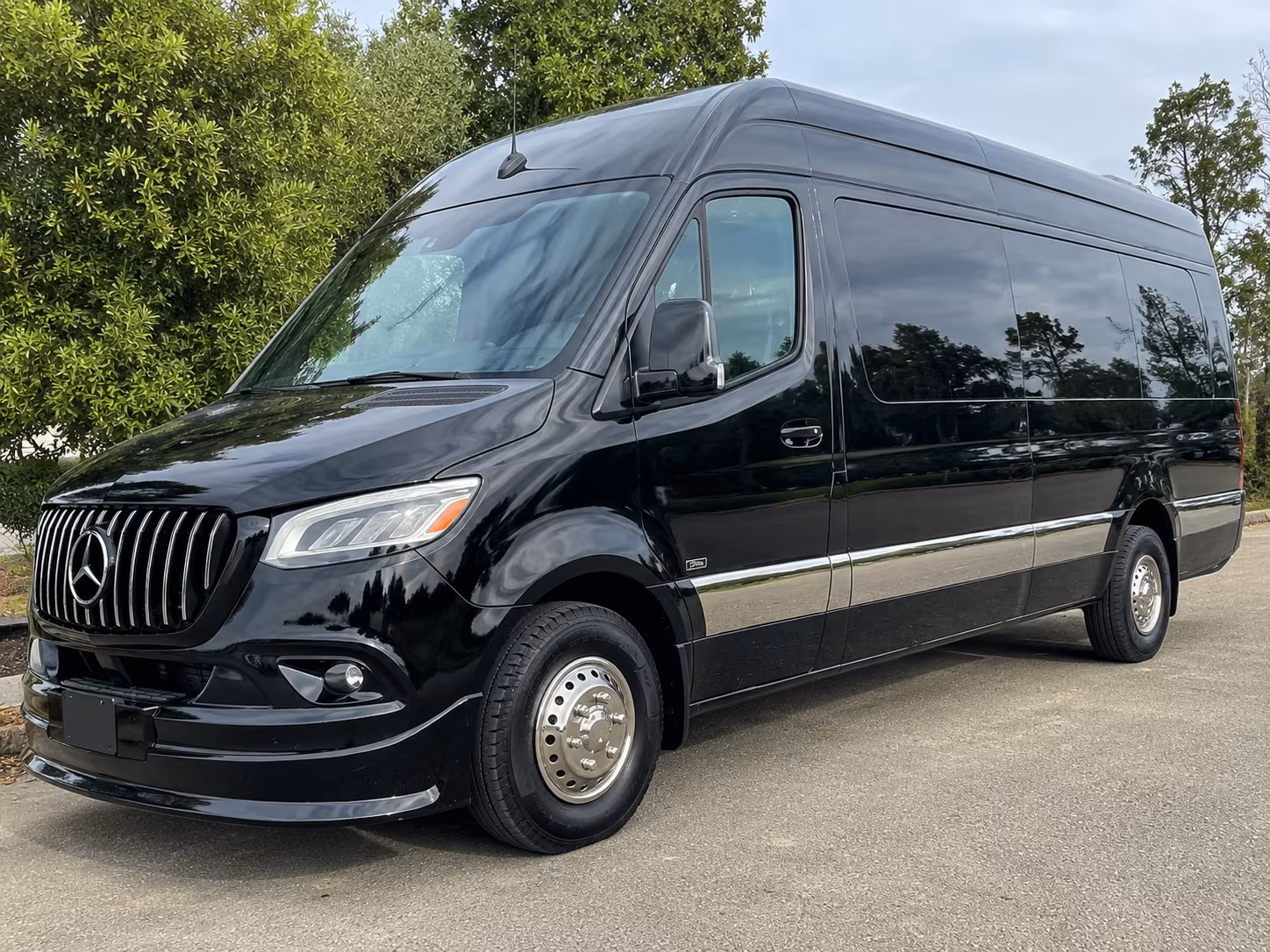 book a bus for your next airport transfer 1