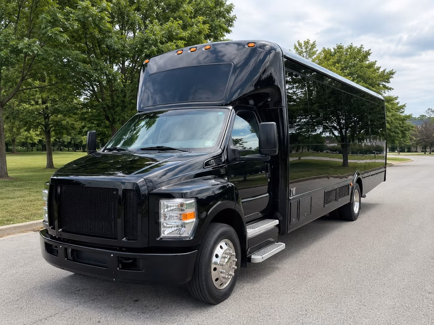 buses for outdoor and barn wedding venues in the york county area